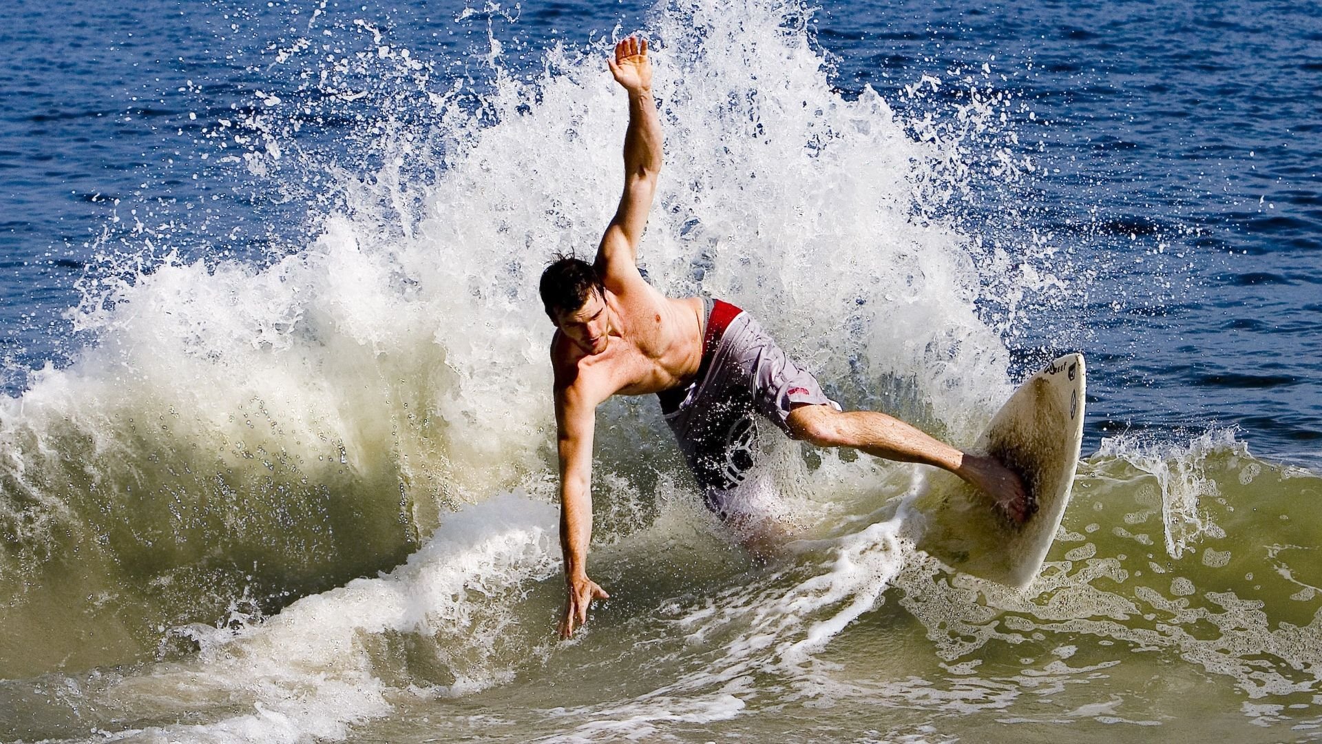 莱万多夫斯基爆冷击败RNG，高光表现引爆全场！